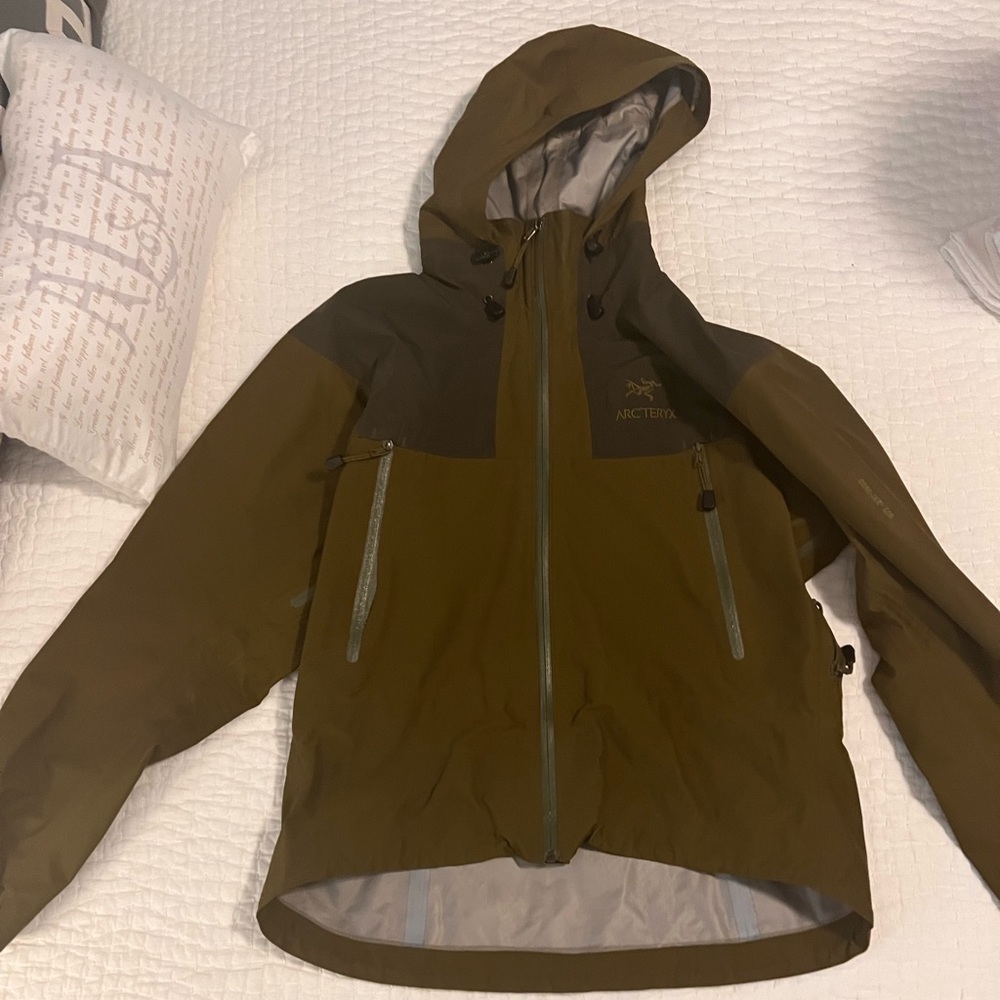 Arc’teryx goretex jacket